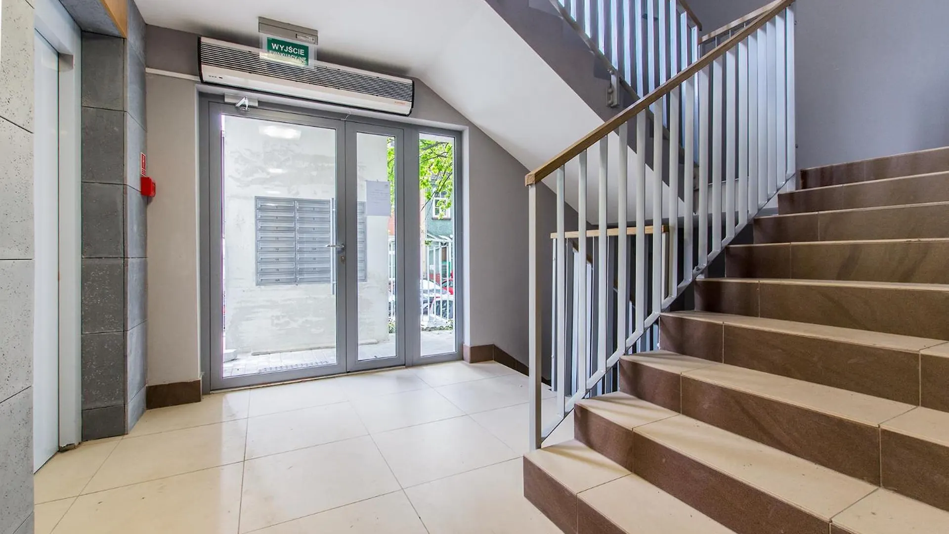 Black Apartment- Modern Studio In The City Center! Βρότσλαβ 0*,  Πολωνία