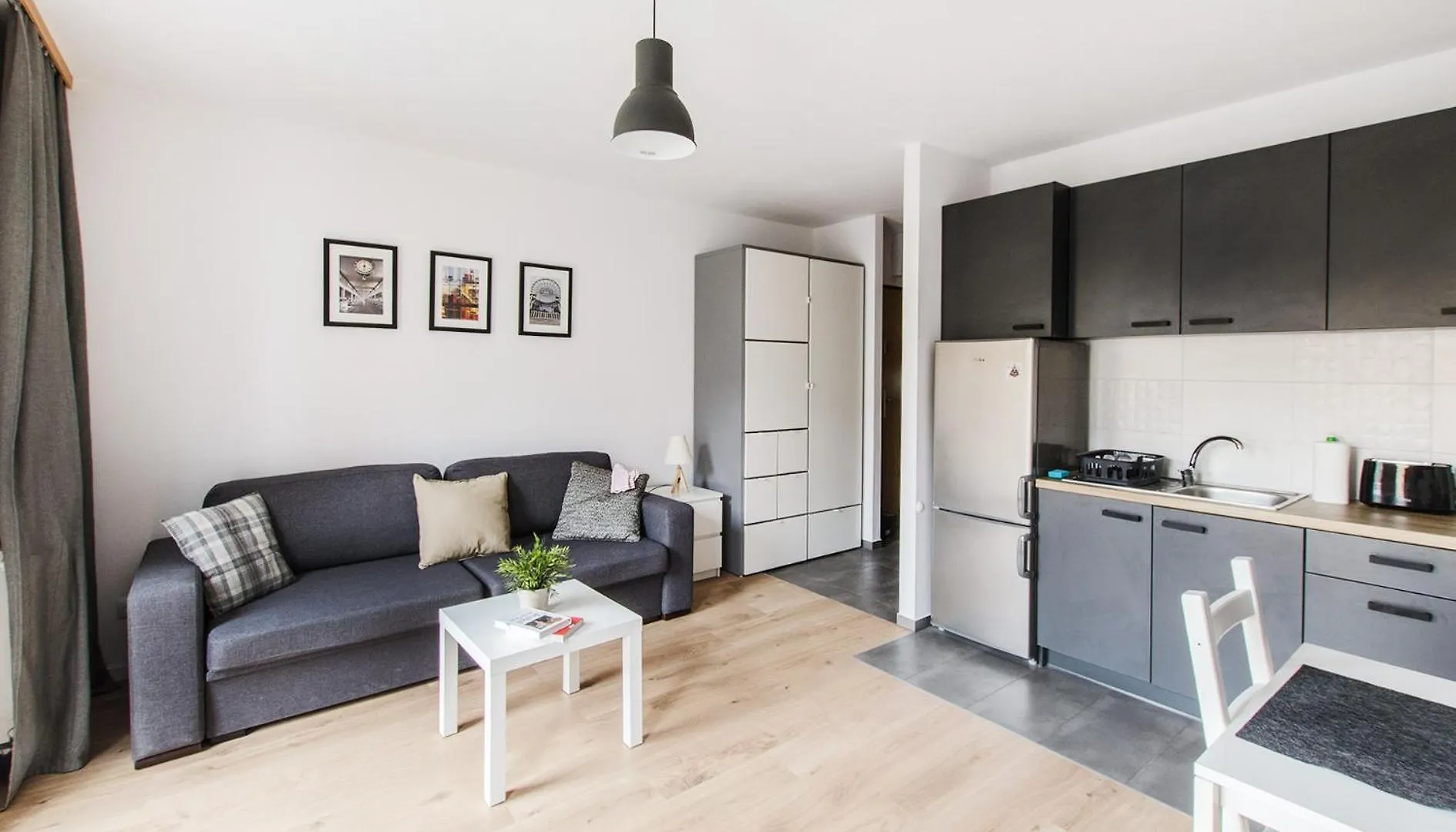 Black Apartment- Modern Studio In The City Center! Βρότσλαβ Διαμέρισμα
